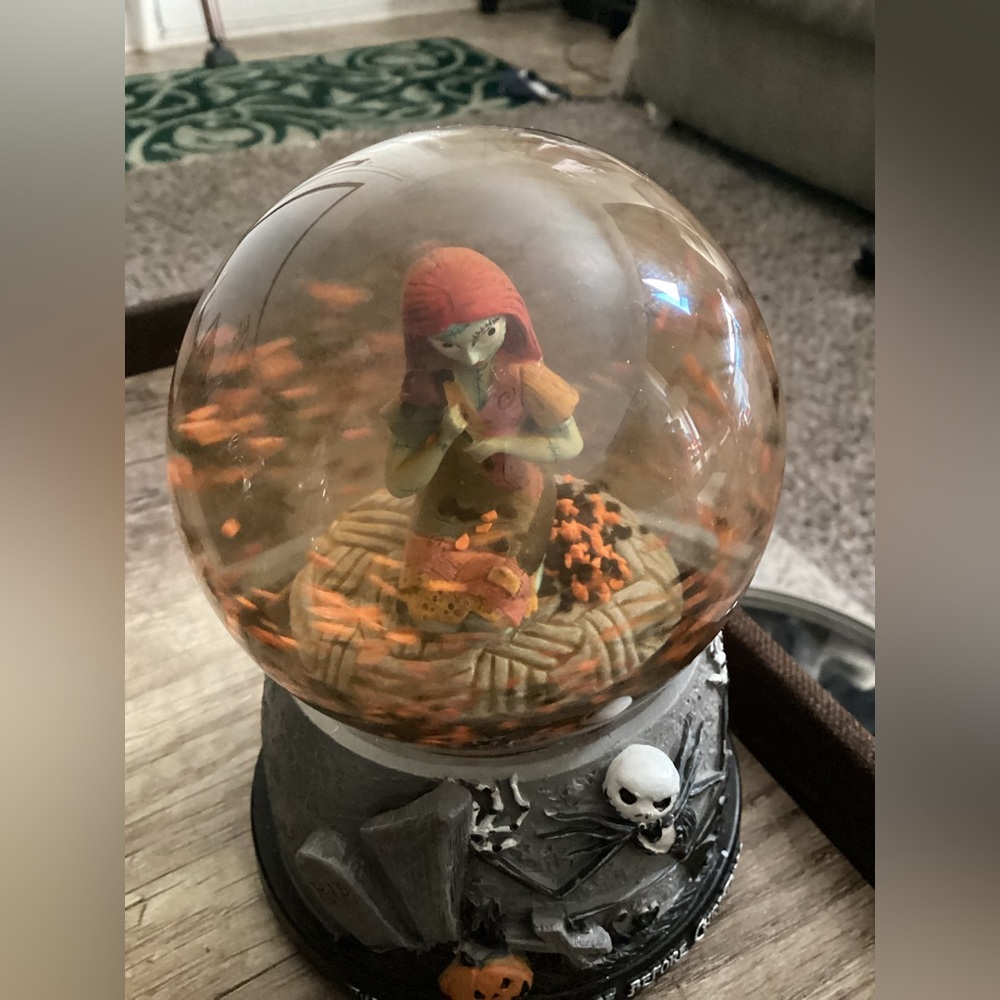 Disney Tim Burton's The Nightmare Before Christmas Musical Water Globe  1993